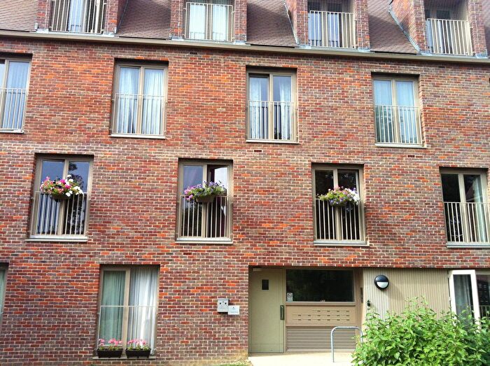 2 Bedroom Flat To Rent In Grover Close, Hemel Hempstead, HP2