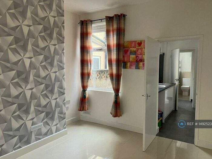 2 Bedroom Terraced House To Rent In Cromer Street, Newcastle-Under-Lyme, ST5