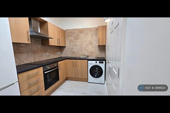 2 Bedroom Flat To Rent In Meanwood Road, Leeds, LS6