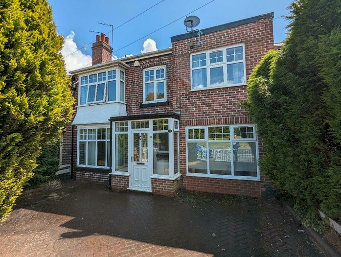 4 Bedroom Detached House To Rent In Gibbins Road, Selly Oak, Birmingham, B29