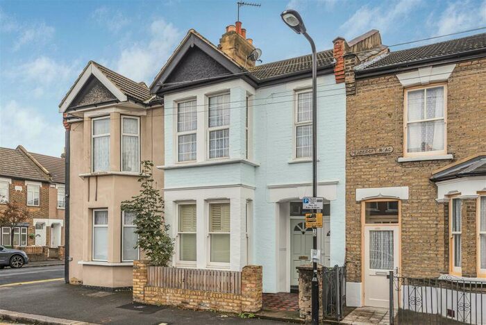 2 Bedroom Flat To Rent In Pearcroft Road, Leytonstone, London, E11