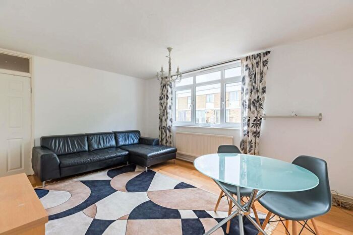 3 Bedroom Maisonette To Rent In Wolffe Gardens, Stratford, London, E15