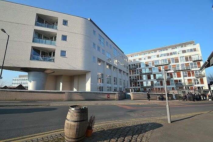 2 Bedroom Apartment To Rent In Broad Road, Sale, M33