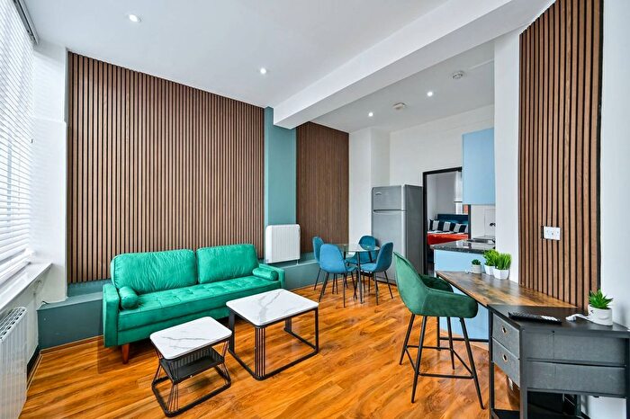 1 Bedroom Flat To Rent In Whitton Dene, Twickenham, Isleworth, TW7