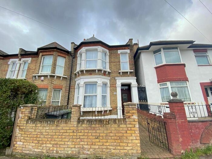 2 Bedroom Flat To Rent In Beecroft Road, London, SE4
