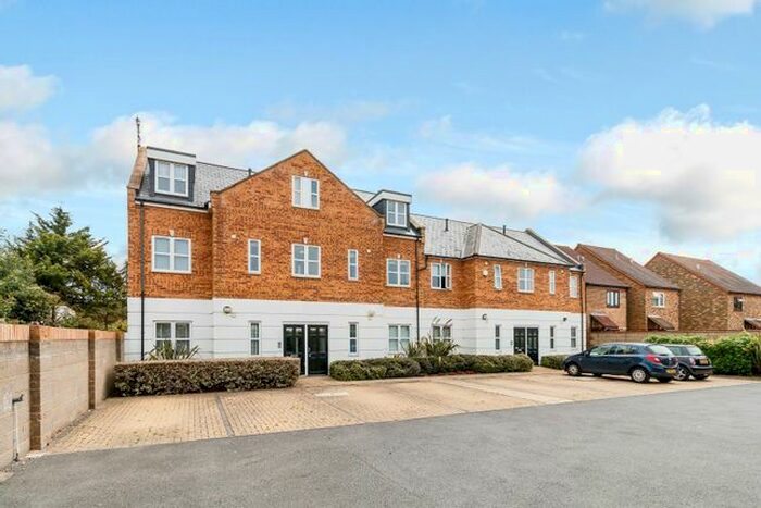 1 Bedroom Flat To Rent In Napier Road, Ashford, TW15