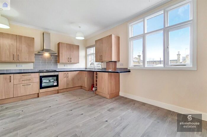 2 Bedroom Flat To Rent In Hargrave Road, Archway, London, N19