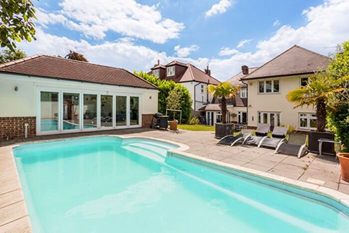 5 Bedroom Detached House To Rent In Grove Avenue London, N10