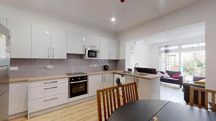 6 Bedroom House To Rent In Stalker Lees Road, Sheffield, S11