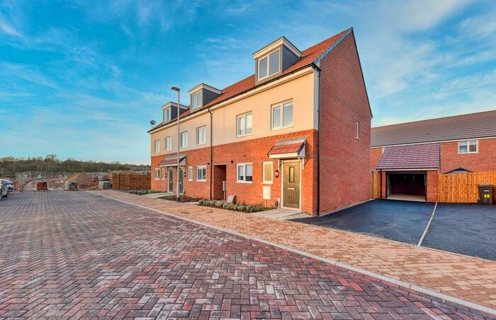 3 Bedroom Semi-Detached House To Rent In Horwood Drive, Gedling, Nottingham, NG4