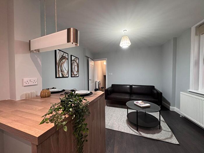 1 Bedroom Apartment To Rent In Stunning Bed Flat High Road Willesden, NW10