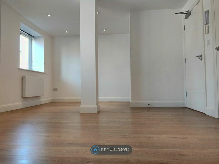 1 Bedroom Flat To Rent In Grayton House, Eastleigh, SO50