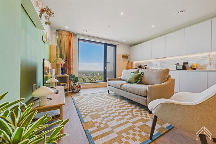 Apartment To Rent In Selborne Road, London, E17