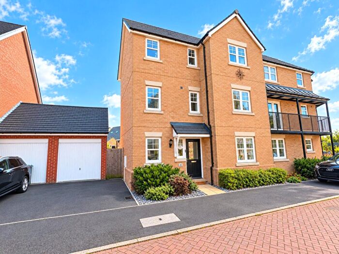 6 Bedroom End Of Terrace House For Sale In Barland Way, Aylesbury, Buckinghamshire, HP18