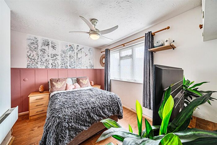 1 Bedroom End Terrace House For Sale In Rabournmead Drive, Northolt, UB5