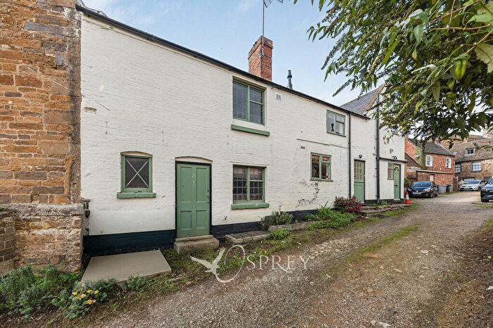 3 Bedroom Semi-Detached House To Rent In South View, Uppingham, LE15