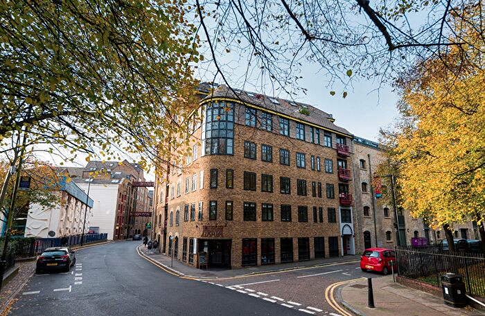 2 Bedroom Flat For Sale In Sanctuary Court, Reardon Path, London, E1W