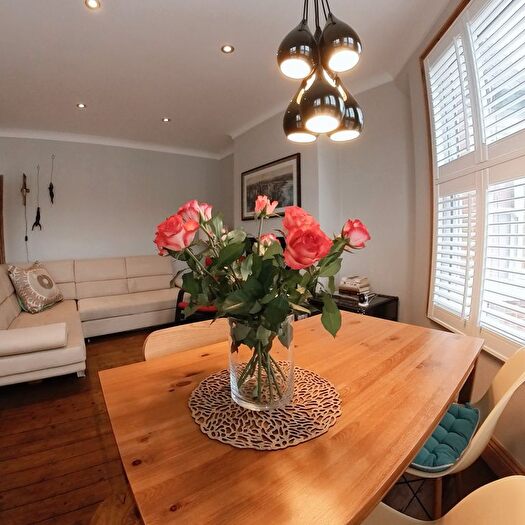 3 Bedroom Flat For Sale In Falkland Road, London, N8