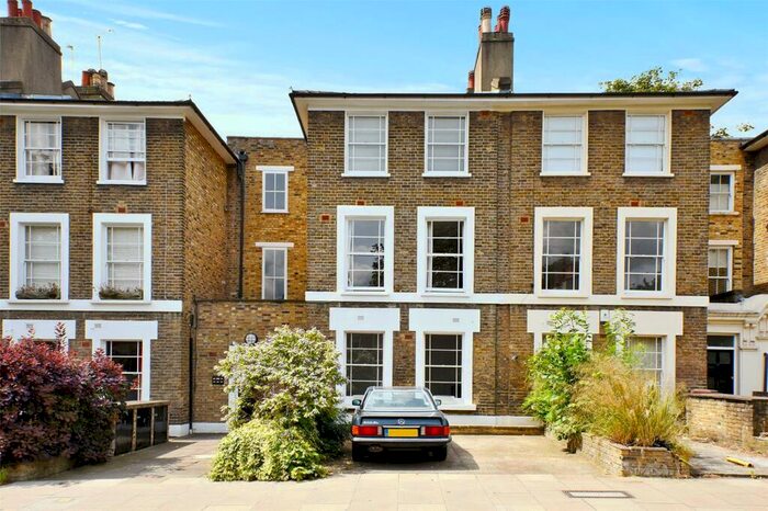 2 Bedroom Flat To Rent In Navarino Road, Hackney, London, E8