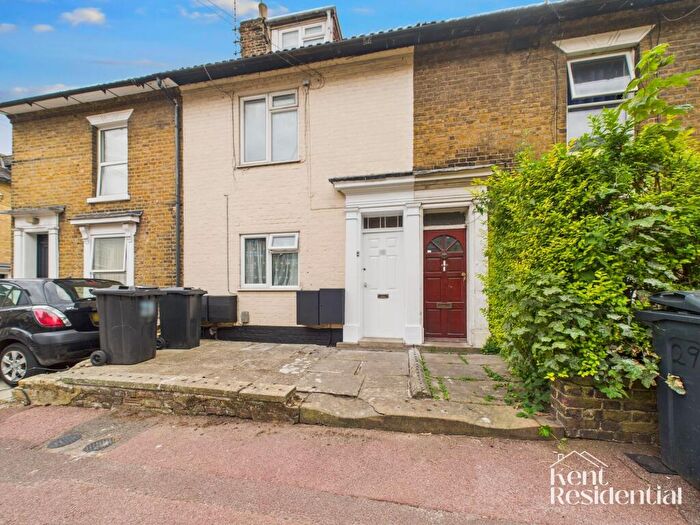 2 Bedroom Flat To Rent In Marsham Street, Maidstone, ME14
