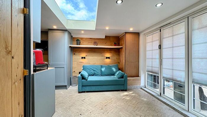 Studio To Rent In Pine Road, Willesden, NW2