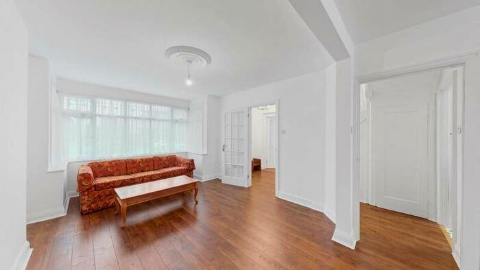 4 Bedroom Semi-Detached House To Rent In Regal Way, Harrow, HA3