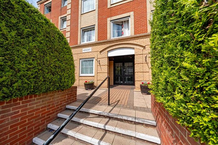 2 Bedroom Flat For Sale In Hengist Court, Marsham Street, Maidstone, ME14