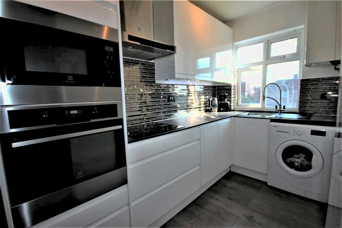 2 Bedroom Flat To Rent In Amesbury Road, Feltham, Greater London, TW13