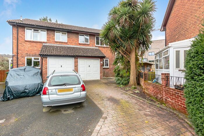 3 Bedroom Property For Sale In Cranmer Close, Lewes, BN7