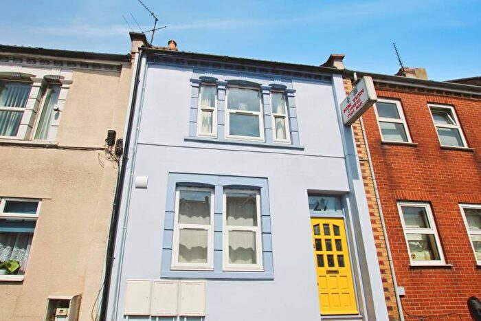 2 Bedroom Flat To Rent In Whitehall Road, Redfield, Bristol, BS5
