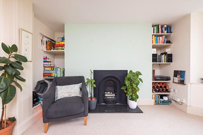 2 Bedroom Flat For Sale In Hampton Park, Cotham, BS6