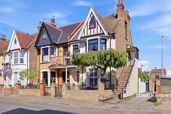 2 Bedroom Maisonette For Sale In Alexandra Road, Leigh-On-Sea, SS9