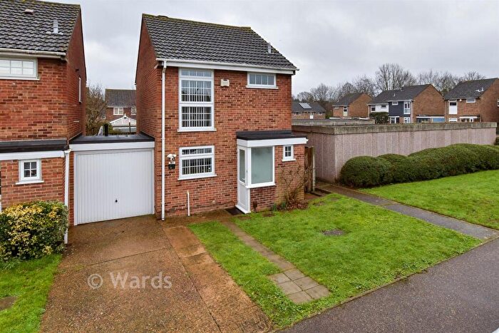 3 Bedroom Link Detached House For Sale In Keats Road, Larkfield, Aylesford, Kent, ME20