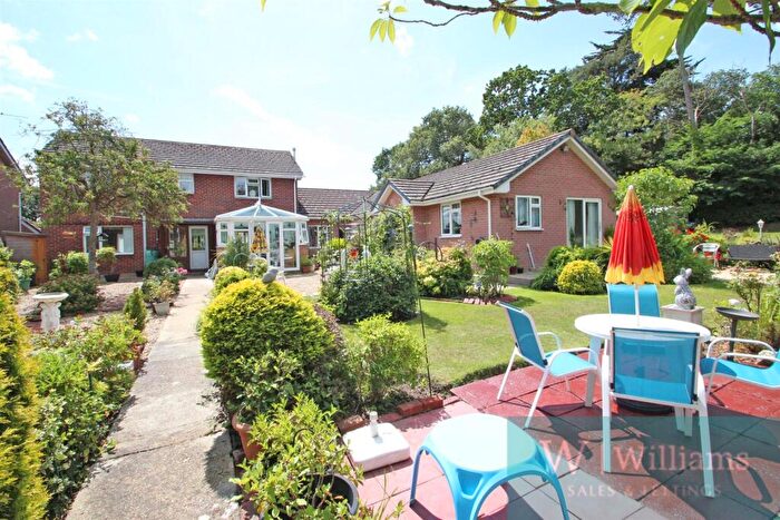 4 Bedroom Detached House For Sale In Packsfield Lane, Wootton Bridge, Ryde, PO33