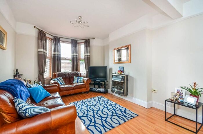 3 Bedroom House To Rent In Thirsk Road, Thornton Heath, London, SE25