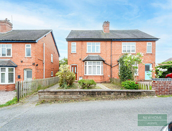 3 Bedroom Semi-Detached House For Sale In Barnsley Road, Bromsgrove, B61
