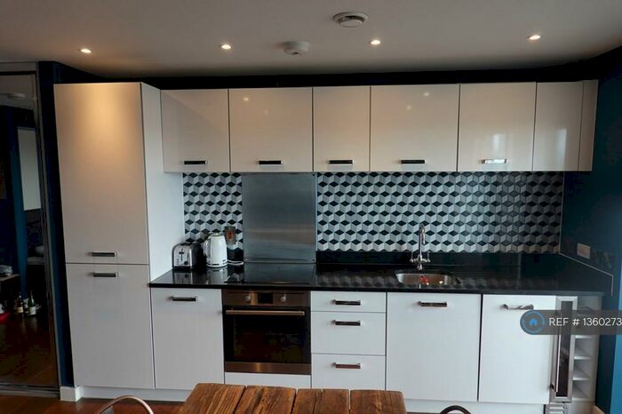 Studio To Rent In Atkins Square, London, E8