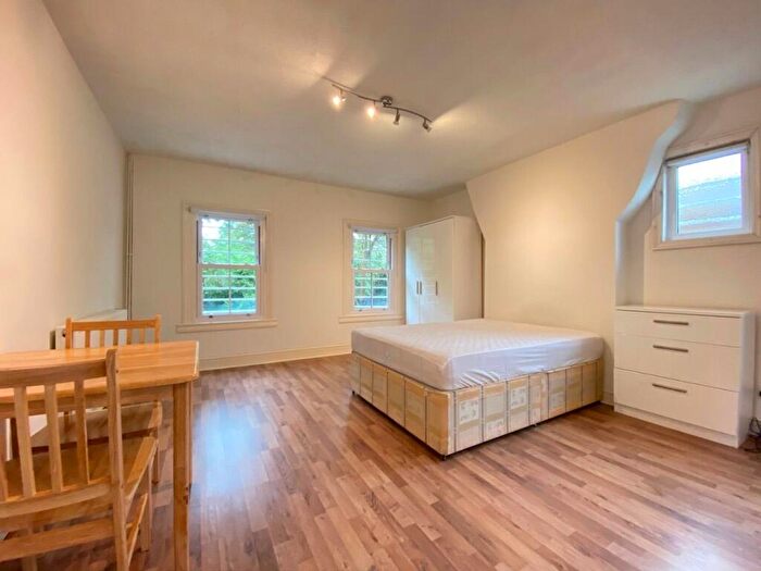 Flat To Rent In Parsifal Road, West Hampstead, NW6