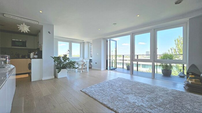 2 Bedroom Flat To Rent In The Merchant Building, Wharf Road, Hackney, N1