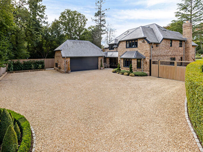 5 Bedroom Detached House For Sale In Finch Lane, Amersham, HP7