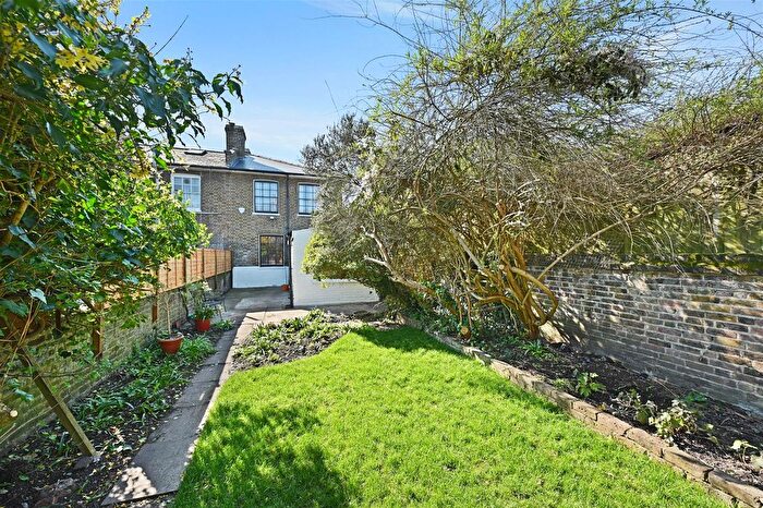 3 Bedroom End Terrace House For Sale In Paddenswick Road, London, W6