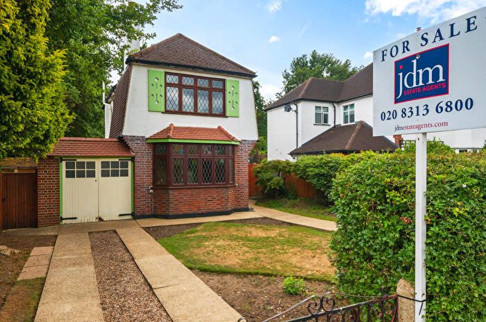 3 Bedroom Detached House For Sale In Cumberland Road, Bromley, BR2