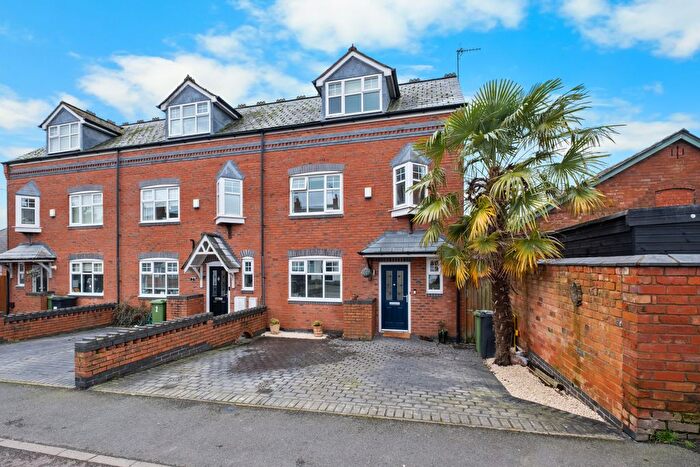 3 Bedroom End Terrace House For Sale In South Road, Bromsgrove, B60