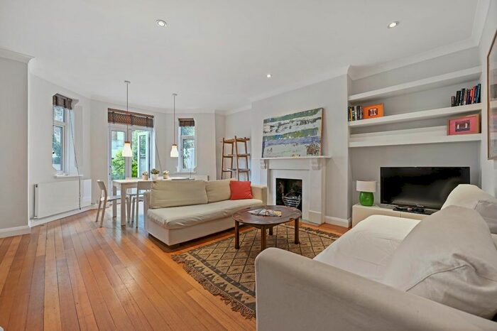 2 Bedroom Flat To Rent In Russell Road, London, W14