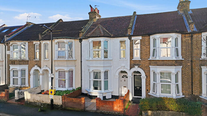 1 Bedroom Flat For Sale In Millais Road, London, E11