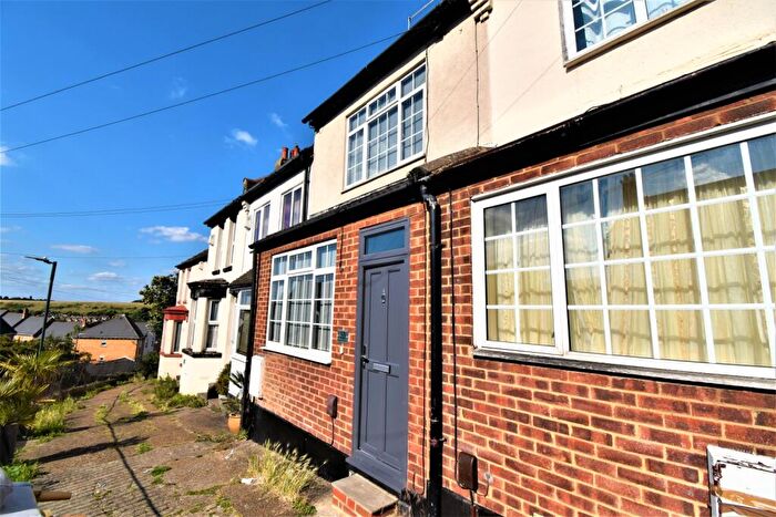 3 Bedroom Terraced House To Rent In Magpie Hall Road Chatham, ME4