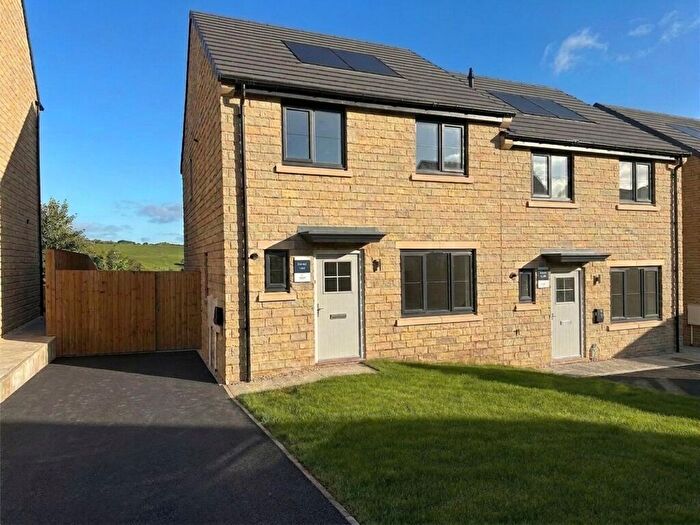 3 Bedroom Semi-Detached House For Sale In The Lansdown, Garrett Grove, Skelmanthorpe, HD8