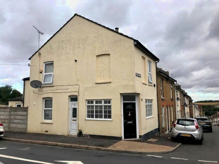 1 Bedroom Flat To Rent In Glencoe Road, Chatham, ME4