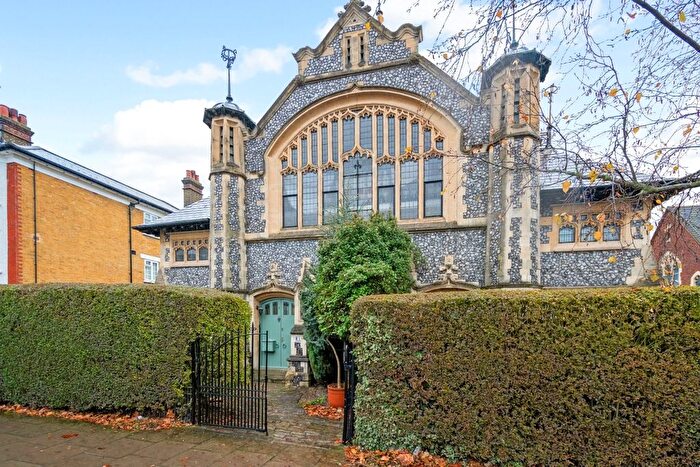 1 Bedroom Maisonette To Rent In Creighton Avenue, London, N2