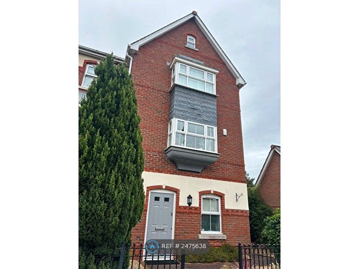 4 Bedroom Semi-Detached House To Rent In Turners Avenue, Fleet, GU51